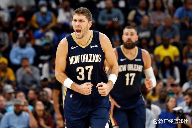 🏀太阳击退独行侠 布克37+9 杰伦·格林伤退 弗拉格19中4